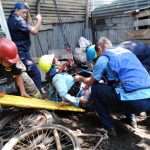 Rescatan a mujer que cayó en sumidero en un barrio de Managua nicaragua