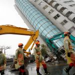 Taiwán: Detienen al constructor del edificio caído por sismo detenido