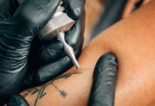 Obliga a su novio a tatuarse en el miembro propiedad de Karen mexico