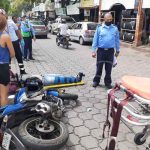 Motociclista choca con taxi en sector del Mercado Israel Lewites nicaragua