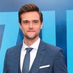 Actor de la serie «The Flash» es despedido por mensajes despectivos y racistas the flash