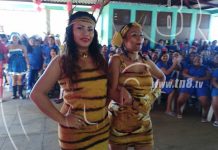 Privadas de libertad participan en concurso de trajes navideños
