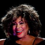 Tina Turner dice que se siente «feliz» a pesar de la muerte de su hijo tina tuner