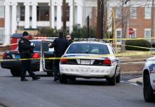 Tiroteo en una escuela de Alabama deja un muerto y un herido policia