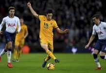 Tottenham tropieza en contienda por el título de la Premier tottenham