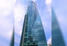 Desalojan Torre Espacio en Madrid por una posible amenaza de bomba desalojo