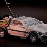 Mira el juguete crossover de Transformers y Back to the Future cine