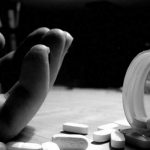 Adolescente se suicida tras ser violado por tres hombres en su casa australia