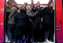 Pasajeros de un tren de París pasaron 6 horas atrapados en un túnel francia