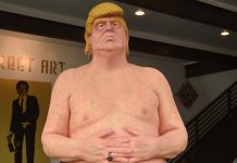EE. UU: Subastan estatua que ridiculiza a Donald Trump estados unidos