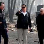 Trump visita junto al gobernador del estado la zona devastada por incendio en California estados unidos