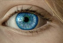 Médicos encuentran 10 tumores en el ojo de una niña de 2 años
