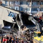 Siguen buscando sobrevivientes por terremoto en Turquía terremoto