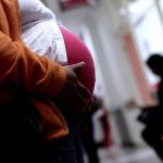 India: Mujer muere intentando dar a luz viendo tutoriales de Youtube india