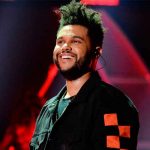 ¡Rompe récord! «Blinding Lights» de The Weeknd dura un año en el top de Billboard musica