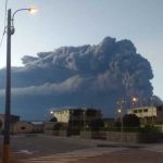 Explosiones y cenizas del Volcán Ubinas cubre tres poblados en Perú peru