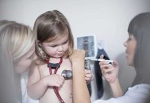 Italia prohíbe a niños asistir a la escuela por no estar vacunados