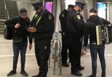 Joven es multado por tocar Despacito en el transporte público canada