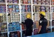 Bomberos inspeccionan puestos de pólvora en Managua nicaragua