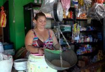 Mujer resurge entre las cenizas con negocio que había sido quemado por su exmarido nicaragua