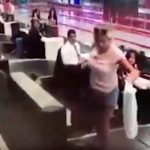 Se subió a banda de equipaje pensando que la llevaría al avión, y esto le ocurrió pasajera