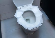 ¿Colocas papel higiénico en el asiento de inodoros públicos? Esto puede ser peligroso
