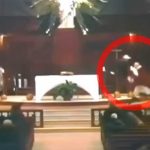 VIDEO: Apuñalan a sacerdote mientras oficiaba una misa en Canadá video