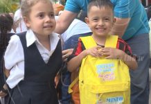 Autoridades de Estelí entregan paquetes escolares a los colegios nicaragua