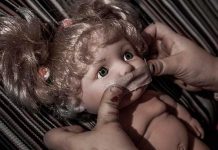 Desarrolló 2,500 personalidades para superar las violaciones de su padre 2500 personalidades