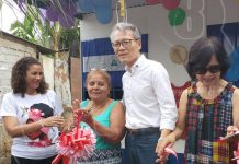 Doña María Nieves recibe su vivienda digna en Managua nicaragua