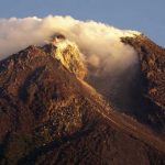 Indonesia: Evacúan parte de una isla por erupción volcánica indonesia