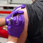 Rusia: Cinco voluntarios reciben primera dosis de EpiVacCorona rusia