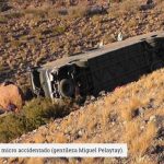 Tres muertos y varios heridos por vuelco de autobús en Argentina argentina