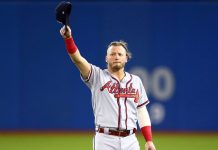 Josh Donaldson regala Maserati a su madre por dejar de fumar