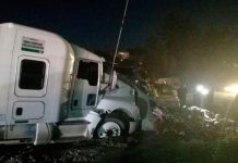 Tráiler arrastra vehículos y deja ocho muertos en México mexico