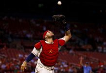 Yadier no negociará con Cardenales en la temporada regular guante de oro