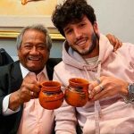Armando Manzanero invita a Sebastián Yatra a comer gusanos gusanos