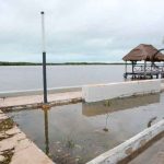 Zeta se degrada a tormenta tropical tras tocar tierra en Yucatán mexico