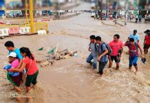 Capital de Perú sigue rodeada por deslizamientos y desbordes de ríos
