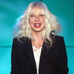 Cantante Sia publica foto desnuda contra paparazzi