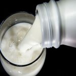 Mujer intentó envenenar a su esposo con un vaso de leche y terminó asesinando a 17 personas