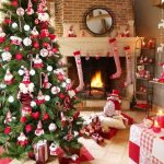 Poner las decoraciones navideñas nos hace más felices