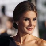 La reina Letizia sigue los pasos de Melania Trump y estrena un vestido de Delpozo