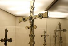 Descubren pergaminos escondidos en la Cruz de Sant Joan