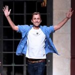 Orgullo latino en París: así fue el desfile de Esteban Cortázar