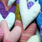 Conoce los cojines con forma de corazón, para pacientes con cáncer de mama