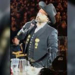 Alejandro Fernández es captado ebrio durante un concierto