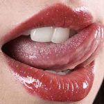 Este es el efecto que un beso con lengua tiene en su cerebro