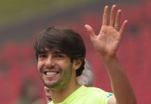 Brasileño Kaká anuncia su retiro como jugador a sus 35 años