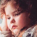 Emily Dover, la niña que a los 5 años enfrenta la menopausia